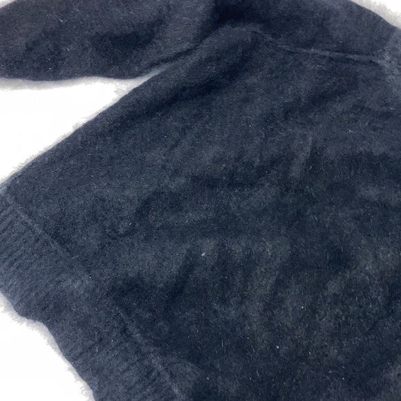 Extremely fluffy black crew neck - Picture 3 of 4